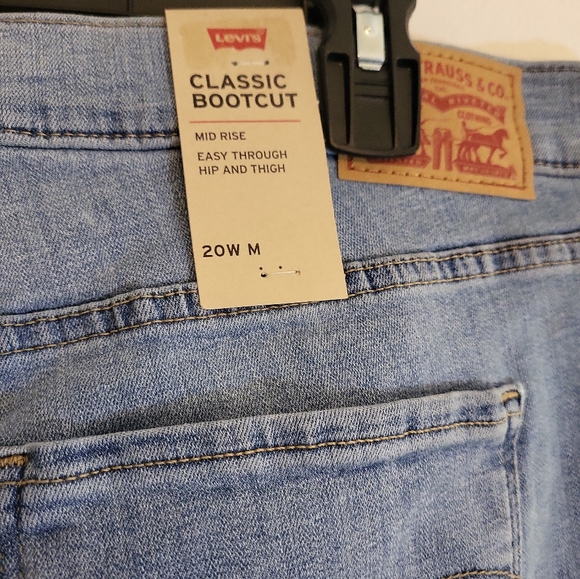 Levis jeans Womens Plus Size Classic Bootcut style 23649-0024  18W,22W,NWT - Picture 13 of 16
